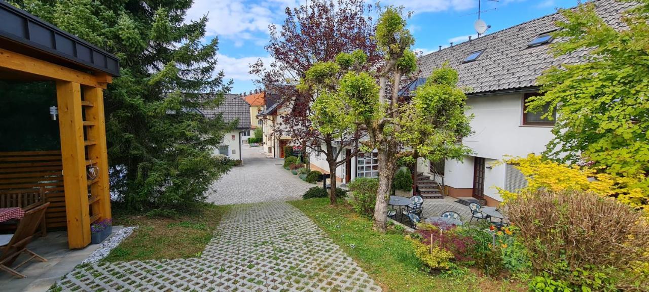 Apartment Sobe Ravbar Novo Mesto Exterior photo