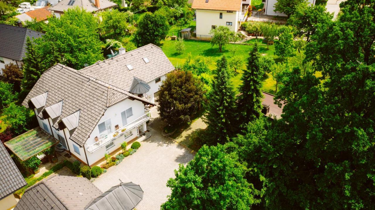 Apartment Sobe Ravbar Novo Mesto Exterior photo