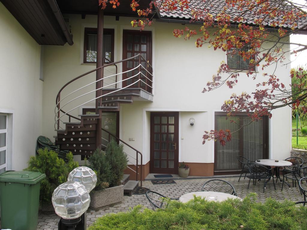 Apartment Sobe Ravbar Novo Mesto Room photo