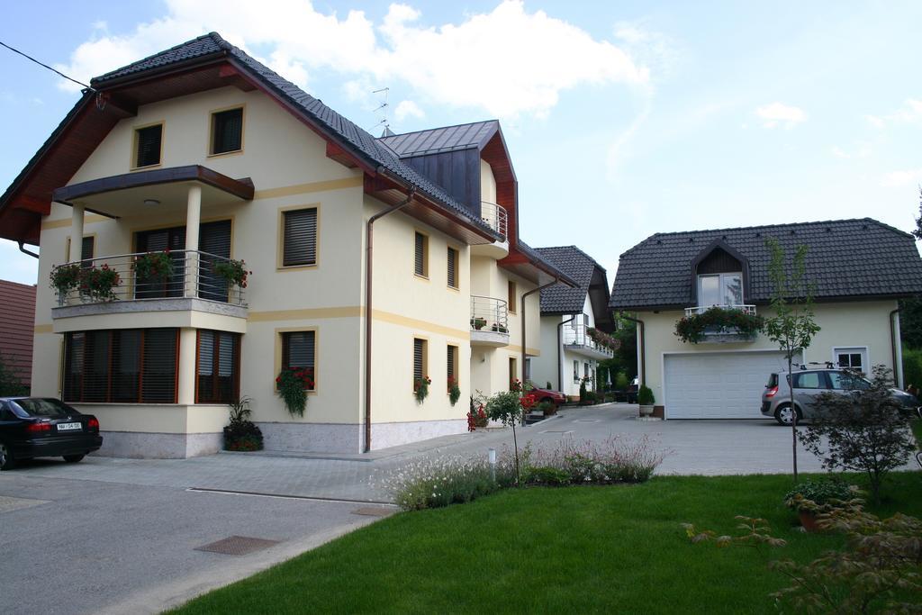 Apartment Sobe Ravbar Novo Mesto Exterior photo
