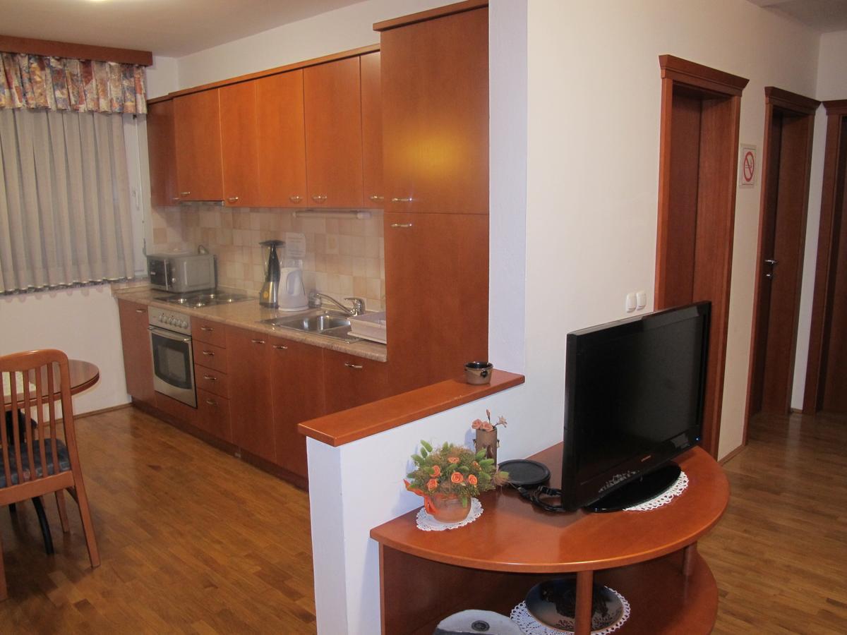 Apartment Sobe Ravbar Novo Mesto Exterior photo