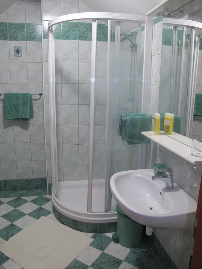 Apartment Sobe Ravbar Novo Mesto Exterior photo